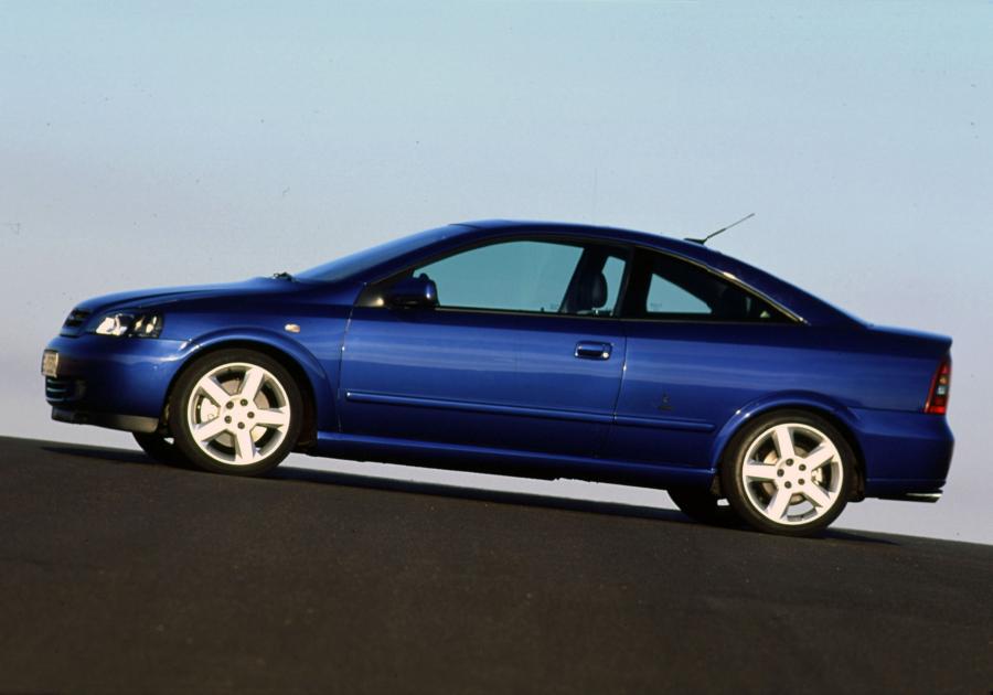  Opel Astra Coupe 2002 года  (фото 12 из 22)